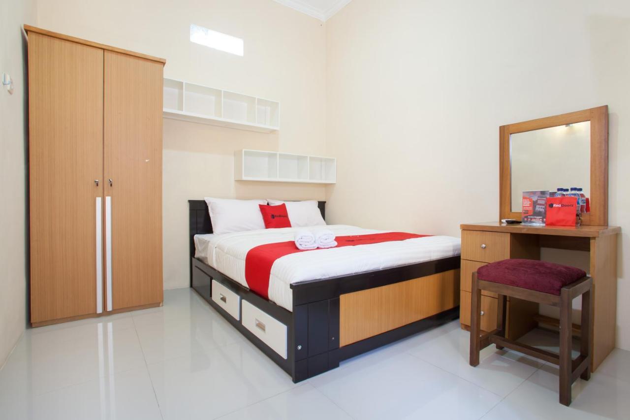 Hotel Reddoorz Syariah Near Untag Banyuwangi Banyuwangi  Esterno foto