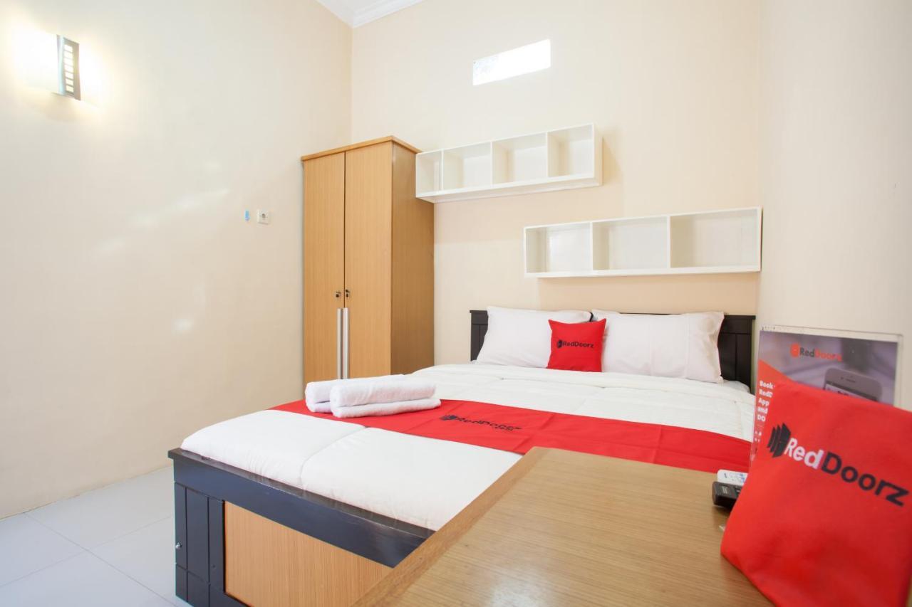 Hotel Reddoorz Syariah Near Untag Banyuwangi Banyuwangi  Esterno foto